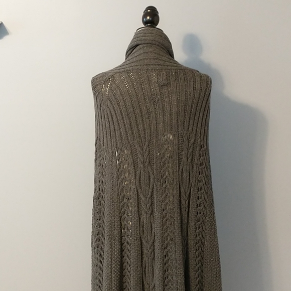 Sisters Sweater Cape - Picture 3 of 6